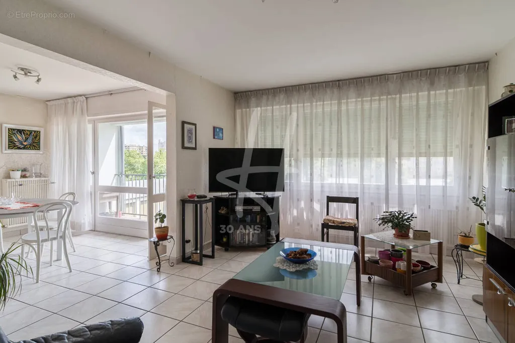 Elutuba - Apartment with Balcony in Metz