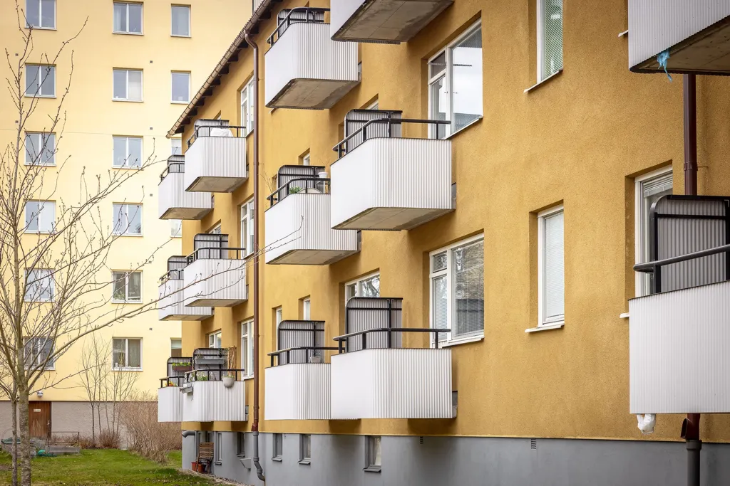 Exterior - Funkis-Style Flat with Balcony in Årsta
