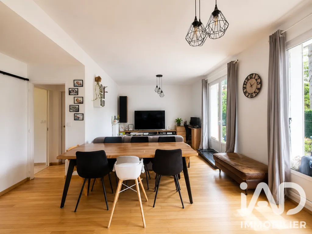Sala da pranzo - Renovated 3-Bed Flat with Garden in Draveil