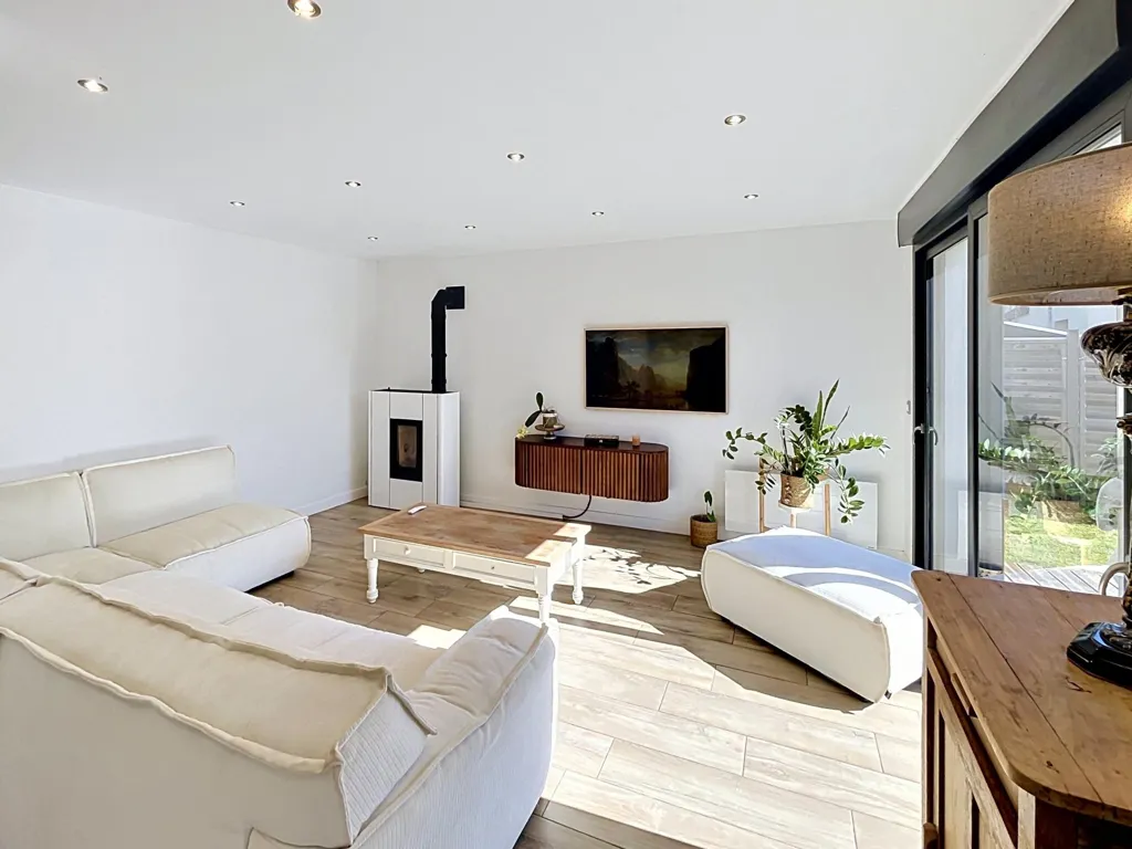 Séjour - Maison de 6 Pièces avec Terrasse à Mayenne