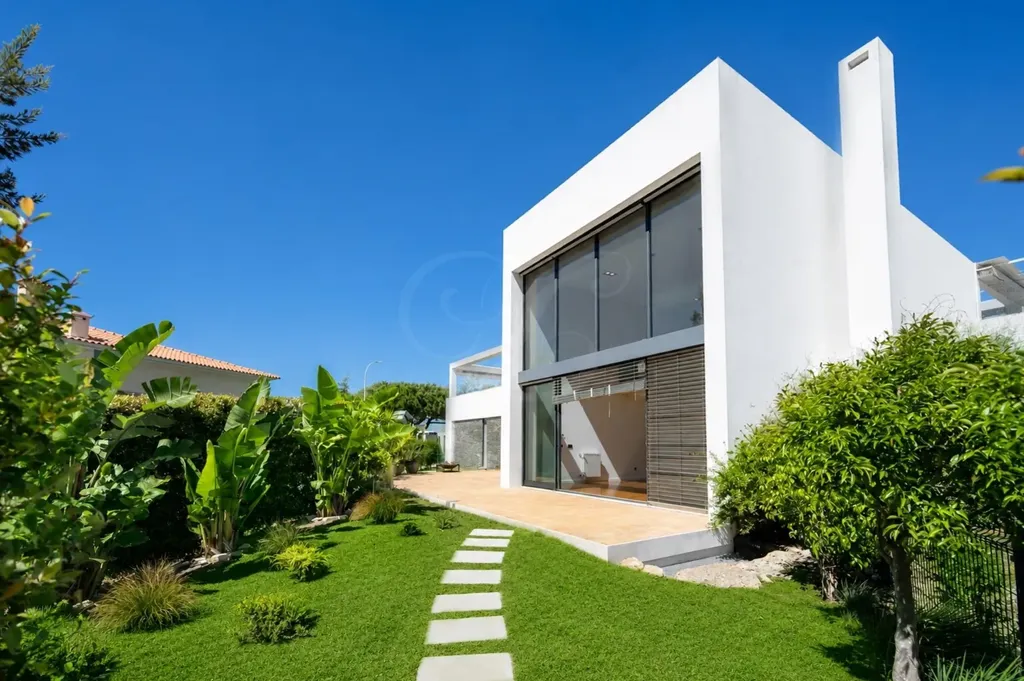 Exterior - Villa with Pool and Mountain Views in Sintra