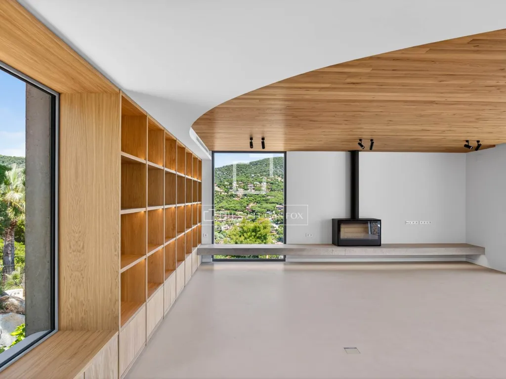 Elutuba - New Build Villa with Sea View in Cabrils