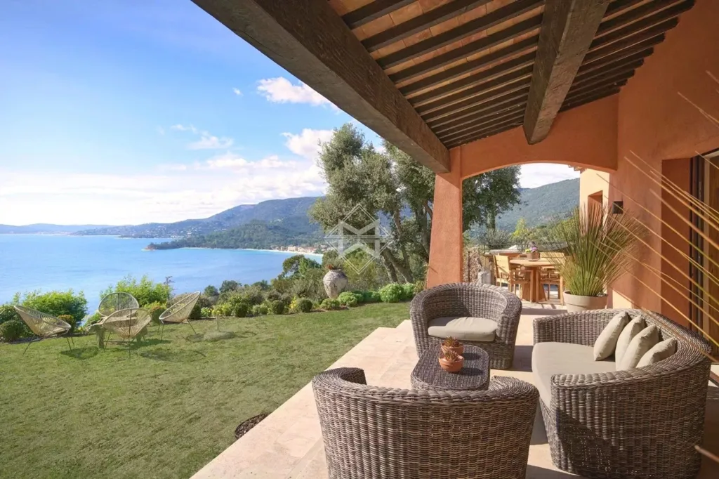 Terrasse - Villa avec Vue Panoramique sur Mer au Lavandou
