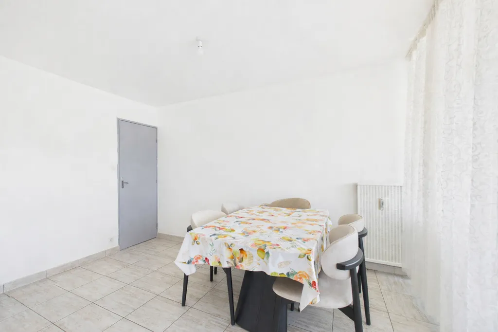 Salle à manger - Appartement T5 avec Balcons et Garage à Valence