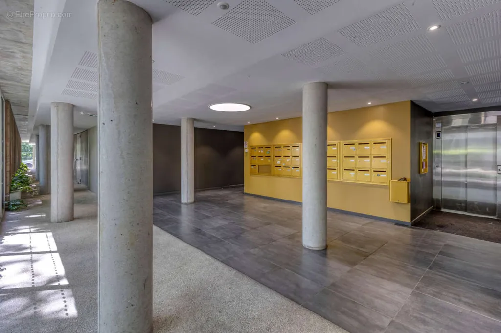 Entrée - Appartement avec terrasse et parking à Châtelet / Abbaye