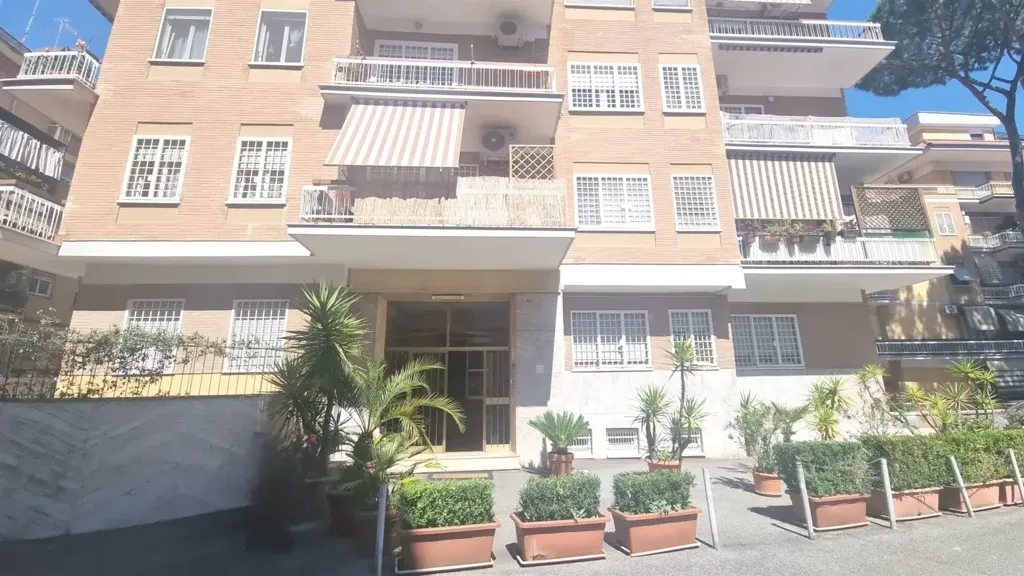 Extérieur - Three-Bedroom Apartment with Balcony in Talenti, Rome