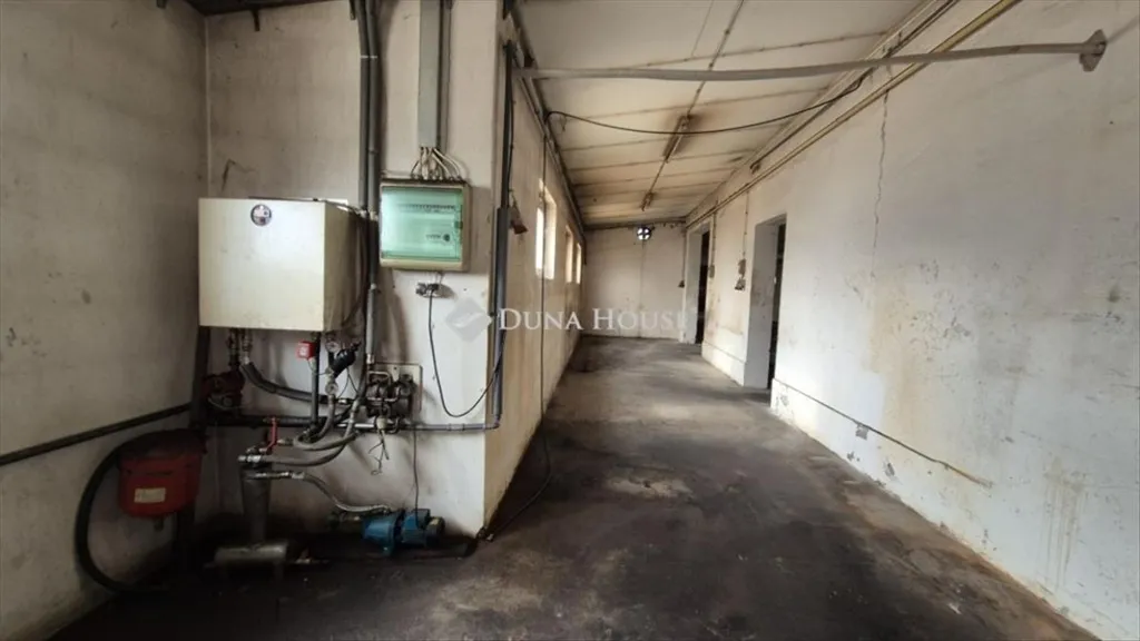 Garage - Warehouse for Sale with Yard in Kecskemét