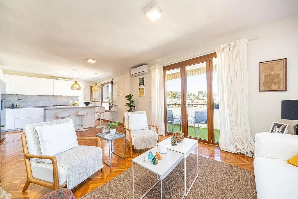 Elutuba - Renovated Apartment with Balcony in La Bonanova