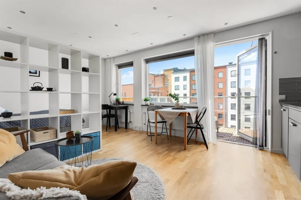 Soggiorno - Terrace Flat with South-West Balcony in Sundbyberg