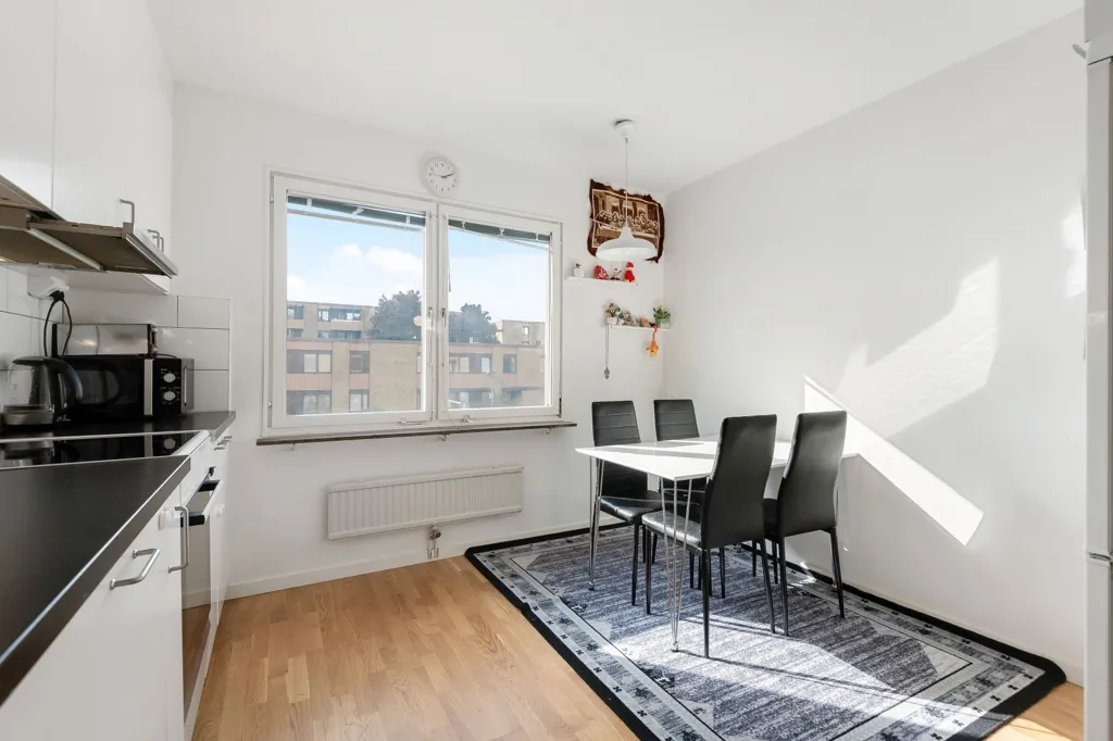 Salle à manger - 3-Room Apartment with Balcony in Akalla