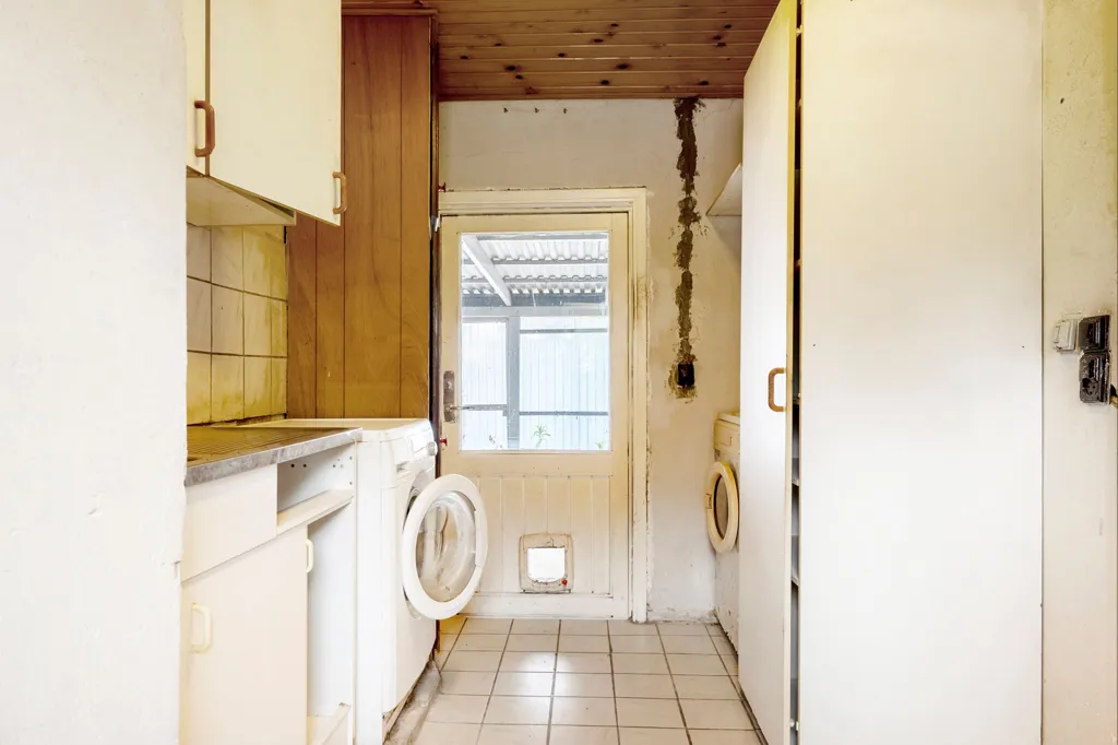 Utility Room - 1962 Villa with Garden in Kongerslev