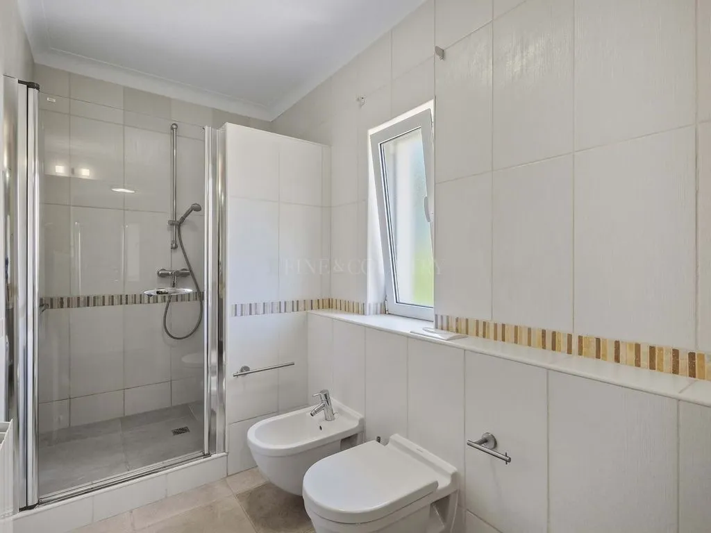 Vannitoad - Luxury Villa with Golf Views in Estômbar