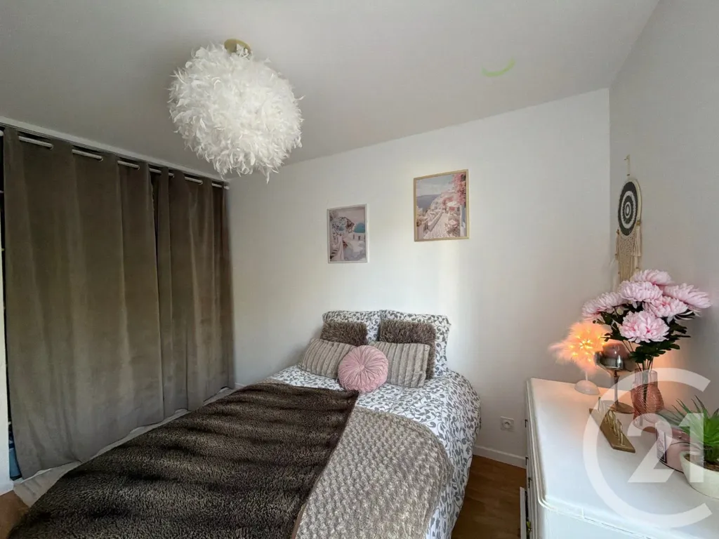 Magamistoad - 4-Bedroom Garden Flat in Ecquevilly
