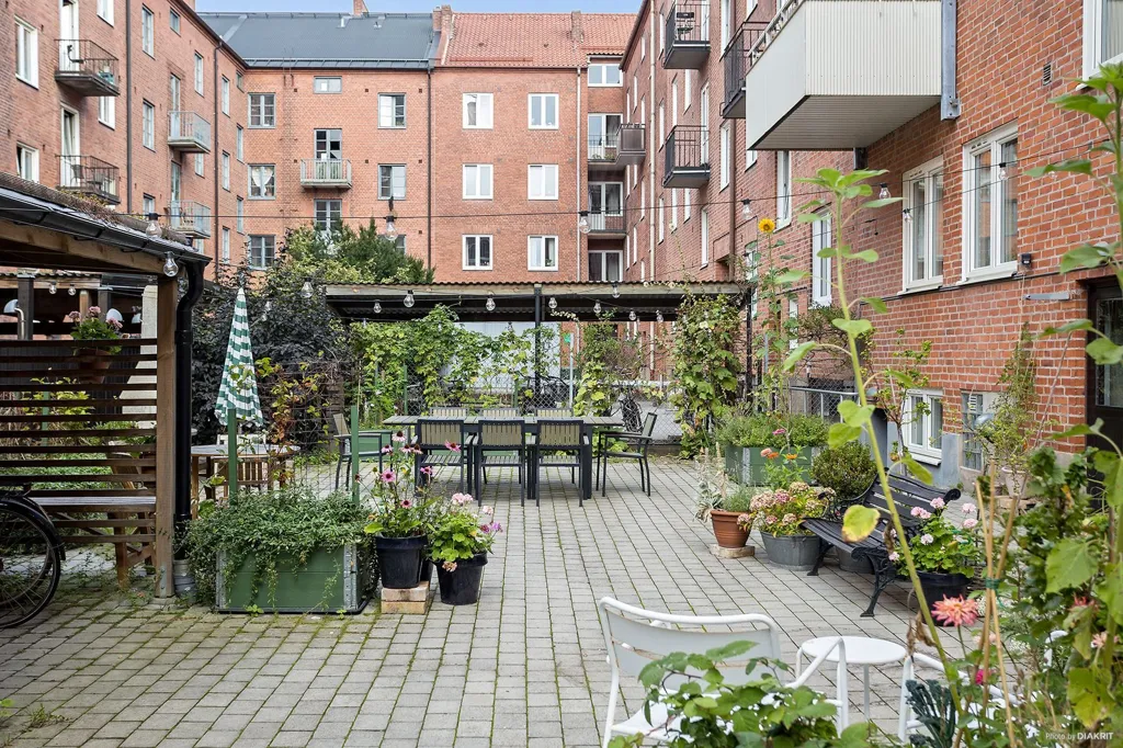 Jardin - Two-Bedroom Flat with Balcony on Åhusgatan