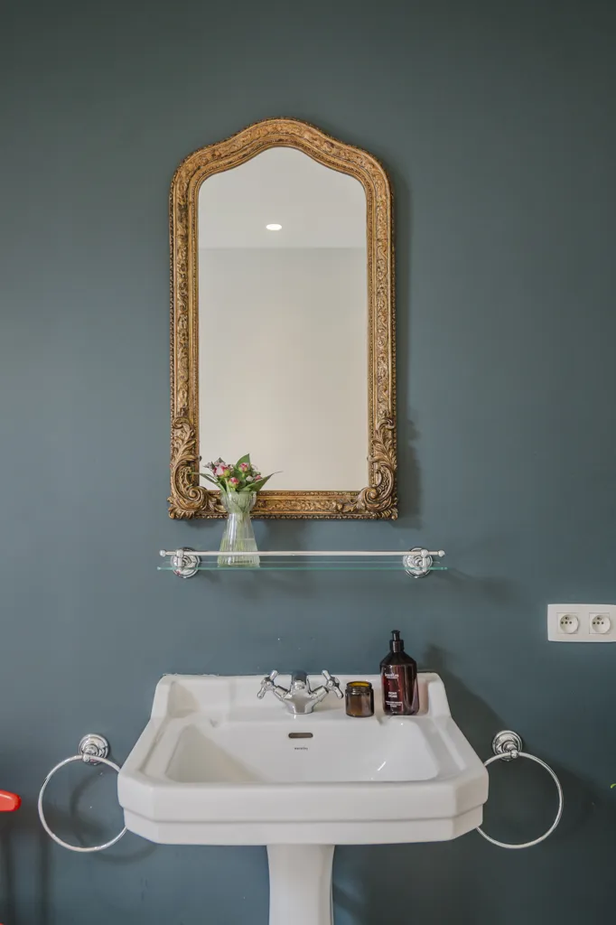 Bathrooms - Commercial Property with Residential Unit in Wervik
