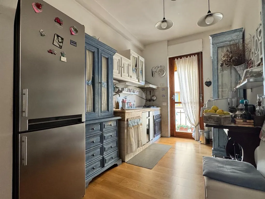 Cuisine - Rustic-Style Apartment with Balcony in Florence