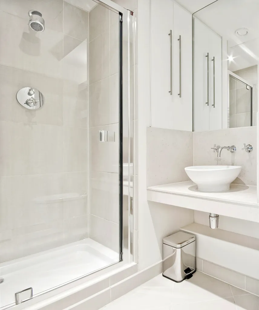 Salles de bain - Maison contemporaine avec terrasse à Périgny