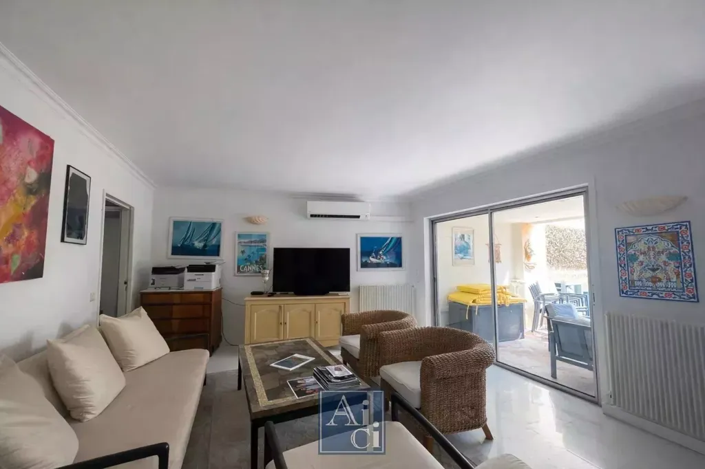 Elutuba - Spacious 6-Piece Apartment in Cannes