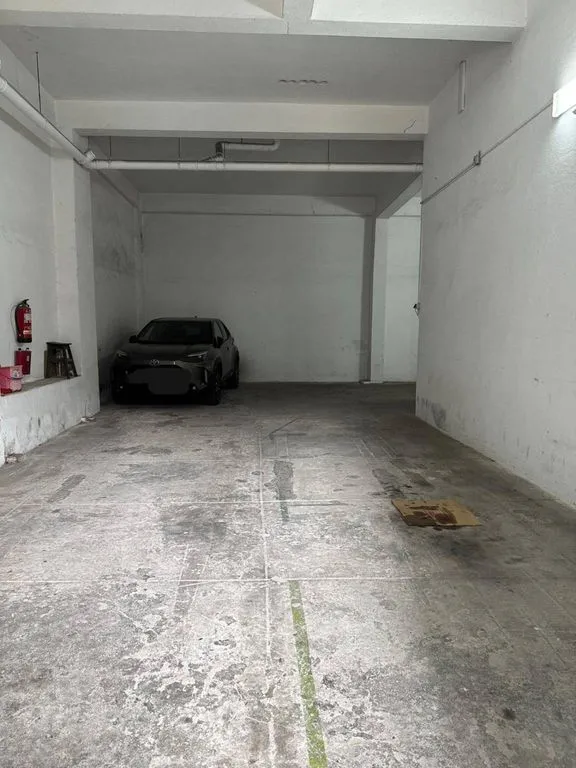 Garage - Luxury Flat with Balcony in Odivelas, Lisbon