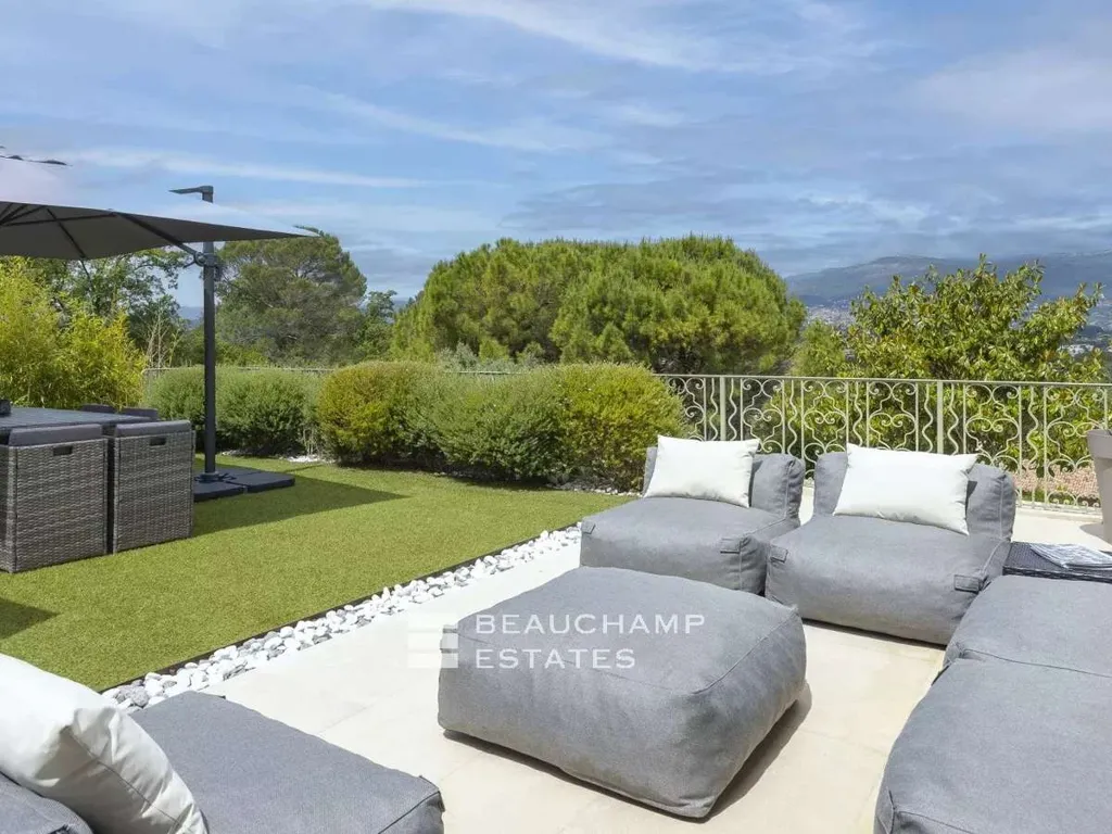 Terrass - Contemporary Villa with Hill Views in Mougins