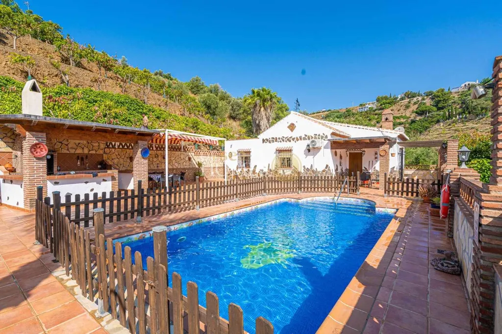 Bassein - Detached Villa with Pool in Frigiliana