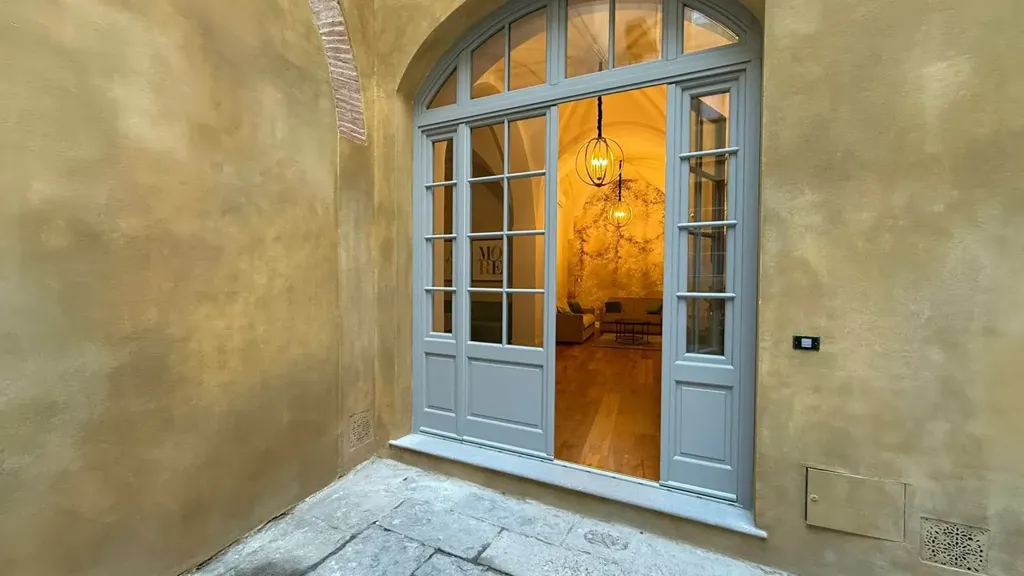 Entrée - Rustic Triplex in Historic Building, Florence