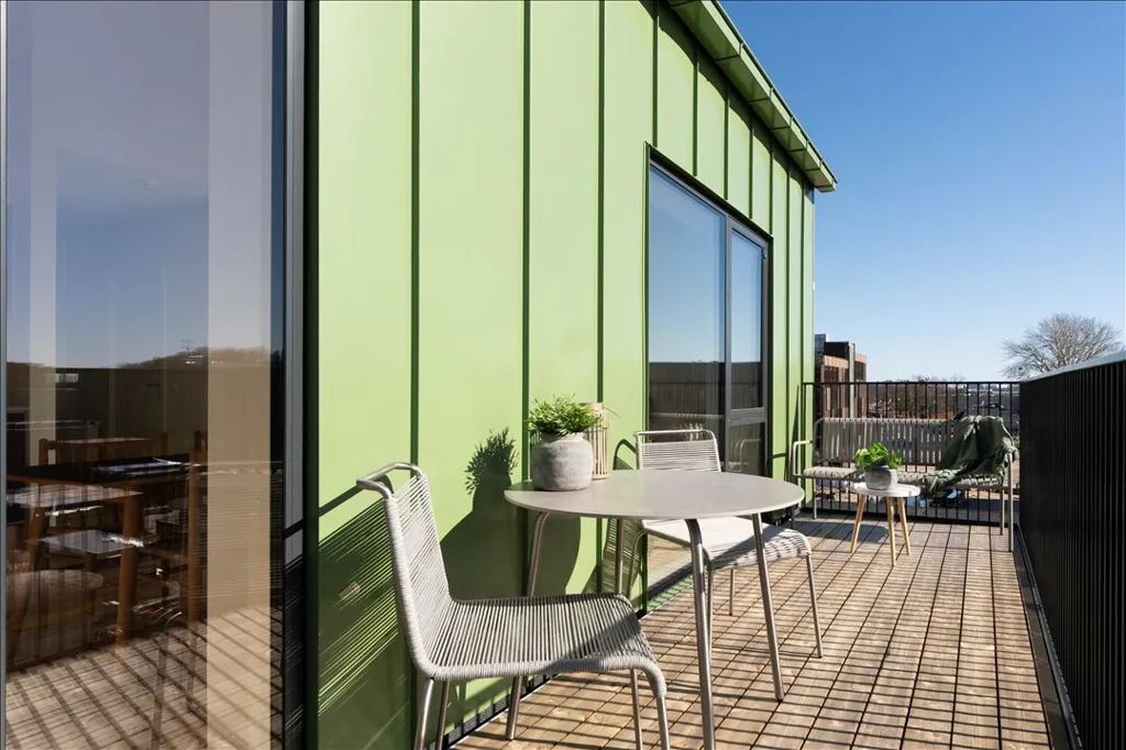 Balcone - 3-Bedroom Apartment with Terrace in Albertslund