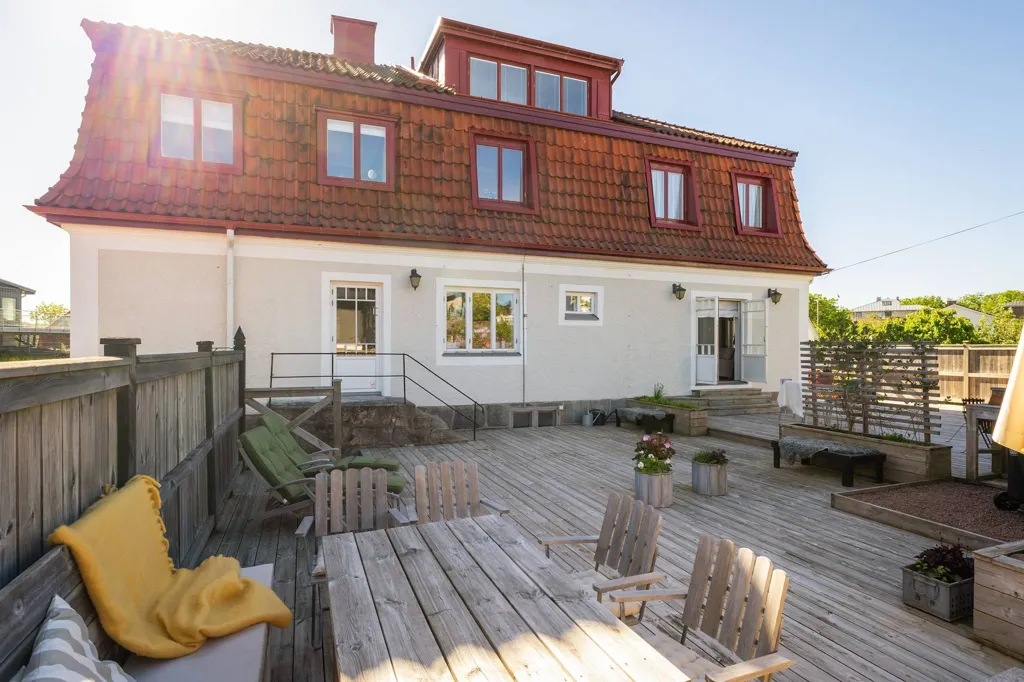 Terrass - Iconic Villa with Private Boat Dock in Ängholmsparken
