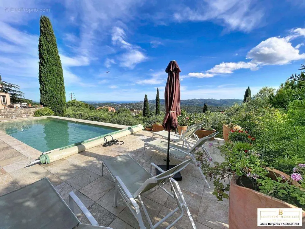 Piscine - Maison de Caractère avec Vue Mer à Spéracèdes
