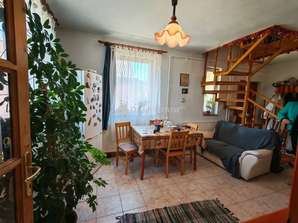 Söögituba - 3-Bedroom House with Garden in Etyek