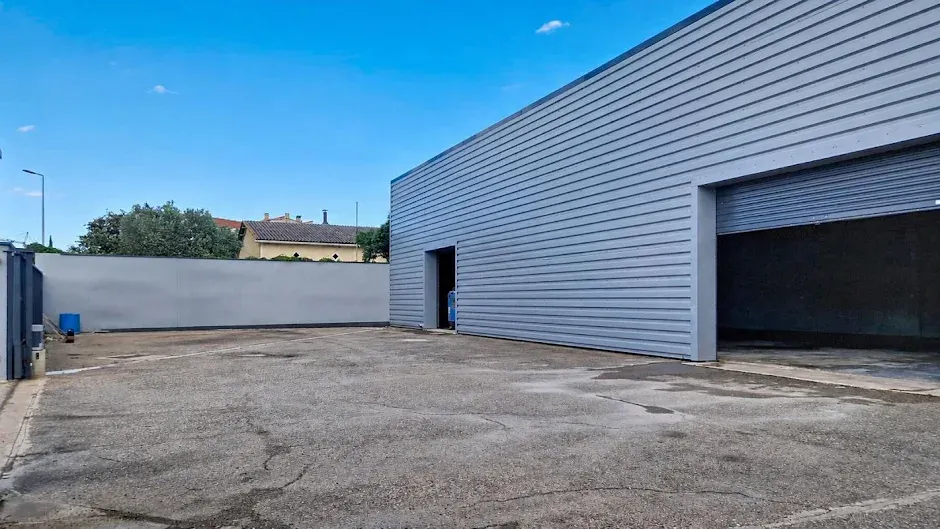 Välivaade - Commercial Space with Parking in Toulouges