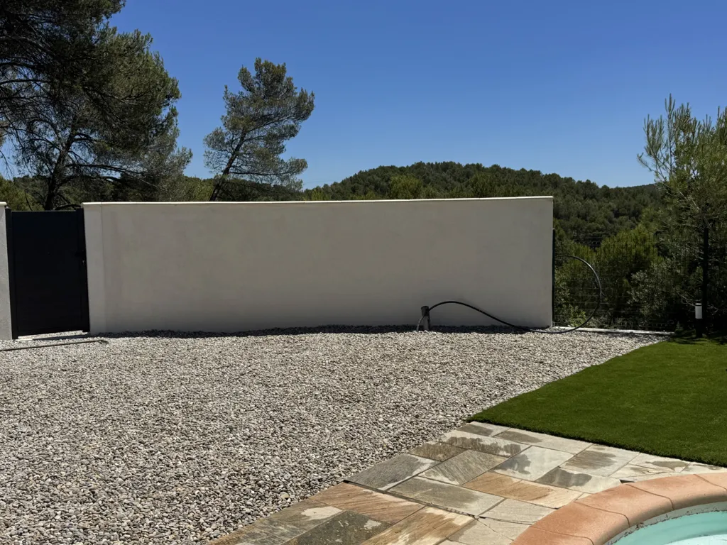 Bassein - House with Pool on Fuveau Heights