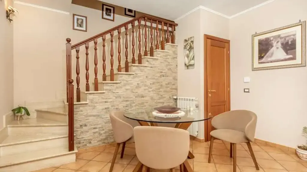 Pièces - Villa with Garden in Guidonia Montecelio