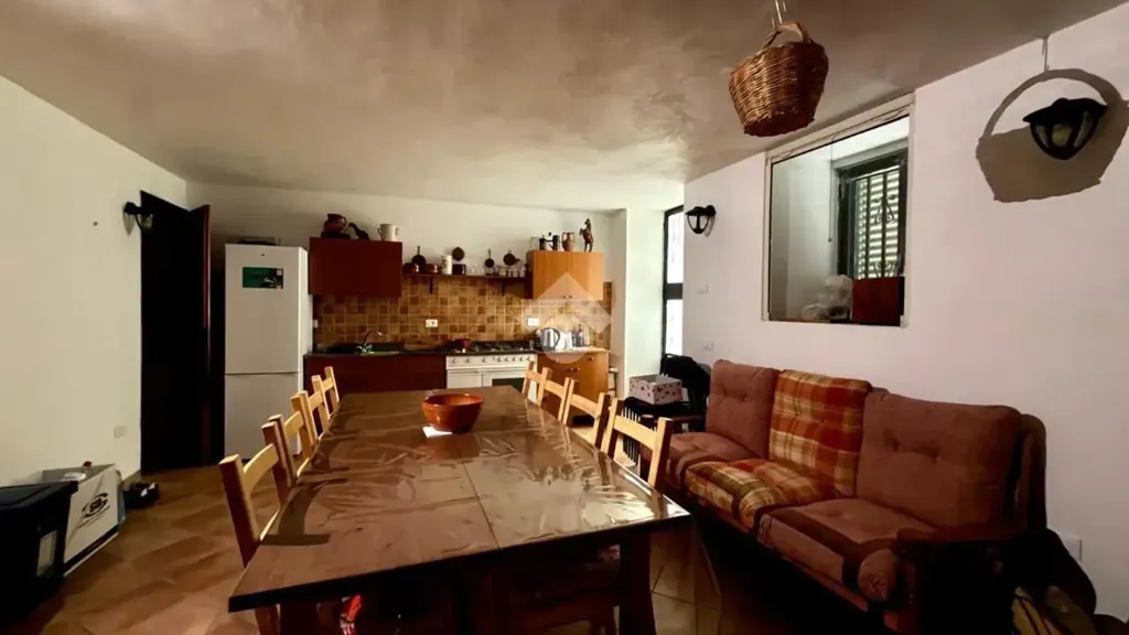 Söögituba - Rustic Trilocale with Central Location in Casali del Manco