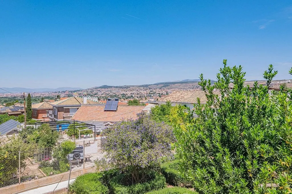 Aed - Chalet with Pool and Garden in Cajar