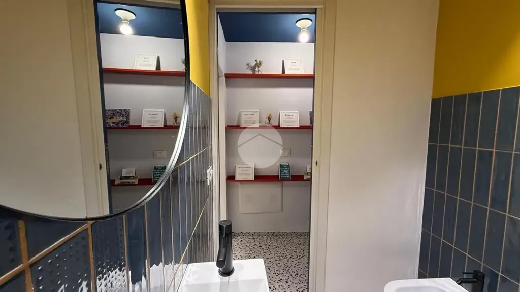 Bagni - Triplex with Balcony in Palermo Centre