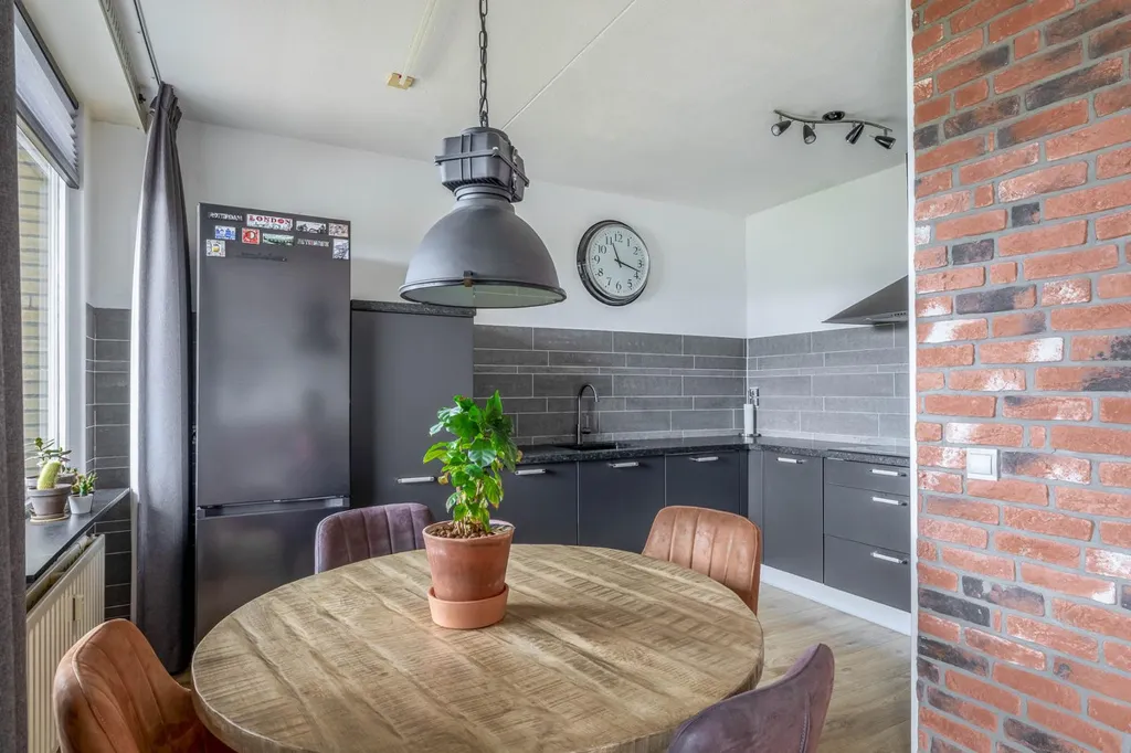 Söögituba - 3-Bedroom Gallery Flat with Balcony in Rotterdam South