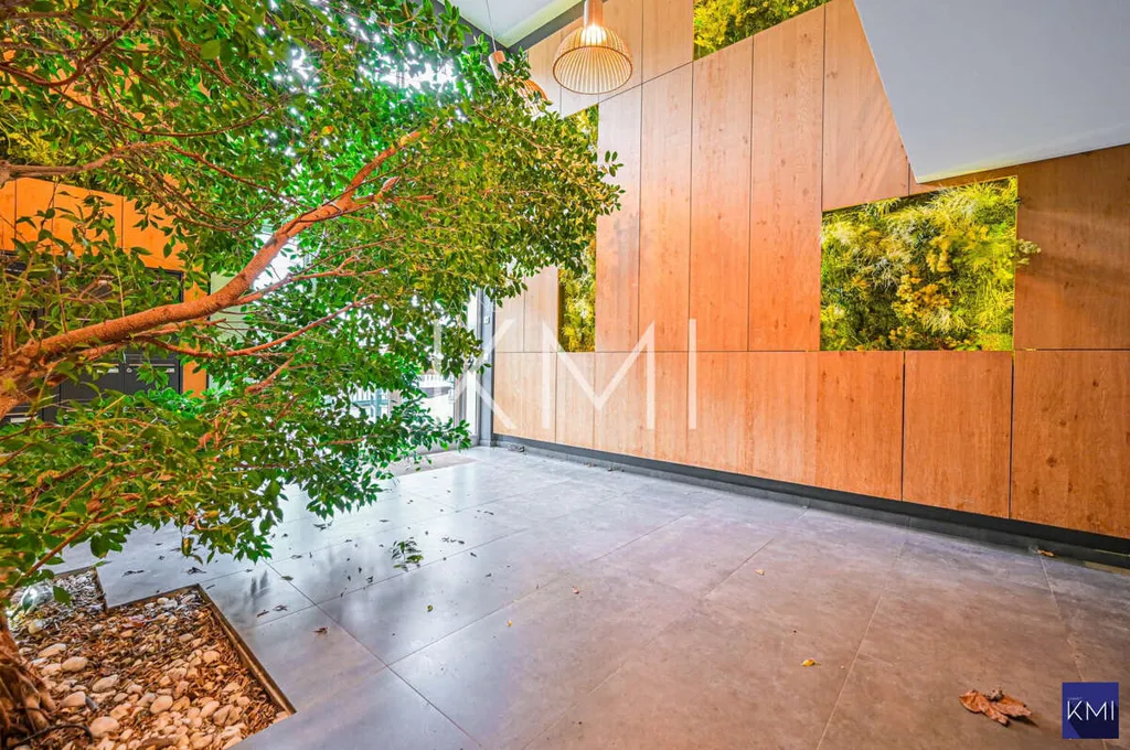 Esik - Bright 2-Bed Flat with Metro Access in Bagnolet