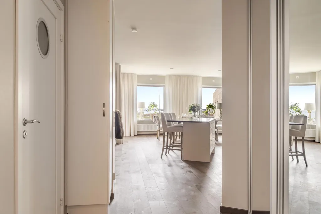 Esik - Seafront Apartment with Balcony in Bacchus