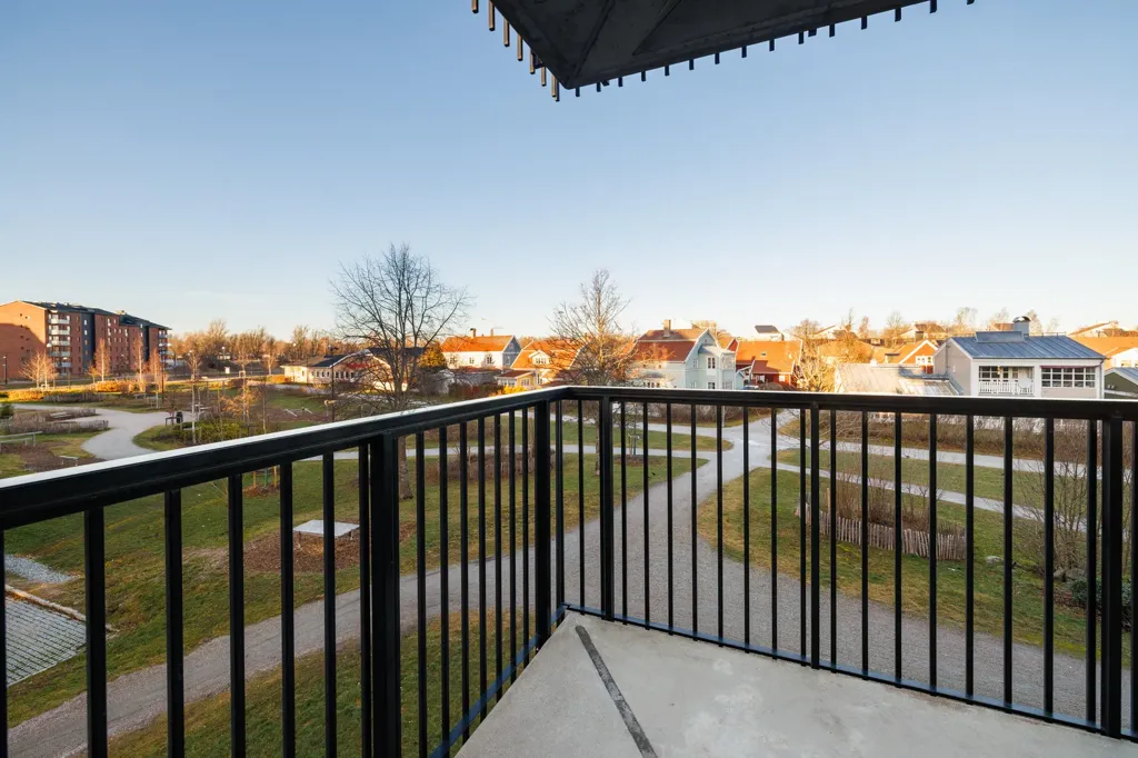 Balcon - Modern Flat with Pool in Södra Ladugårdsängen