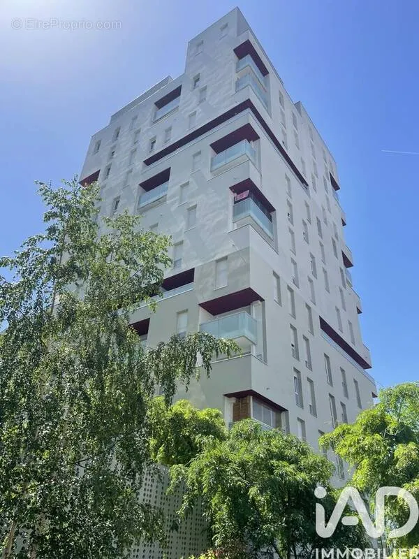 Modern Apartment with Balcony in Evry