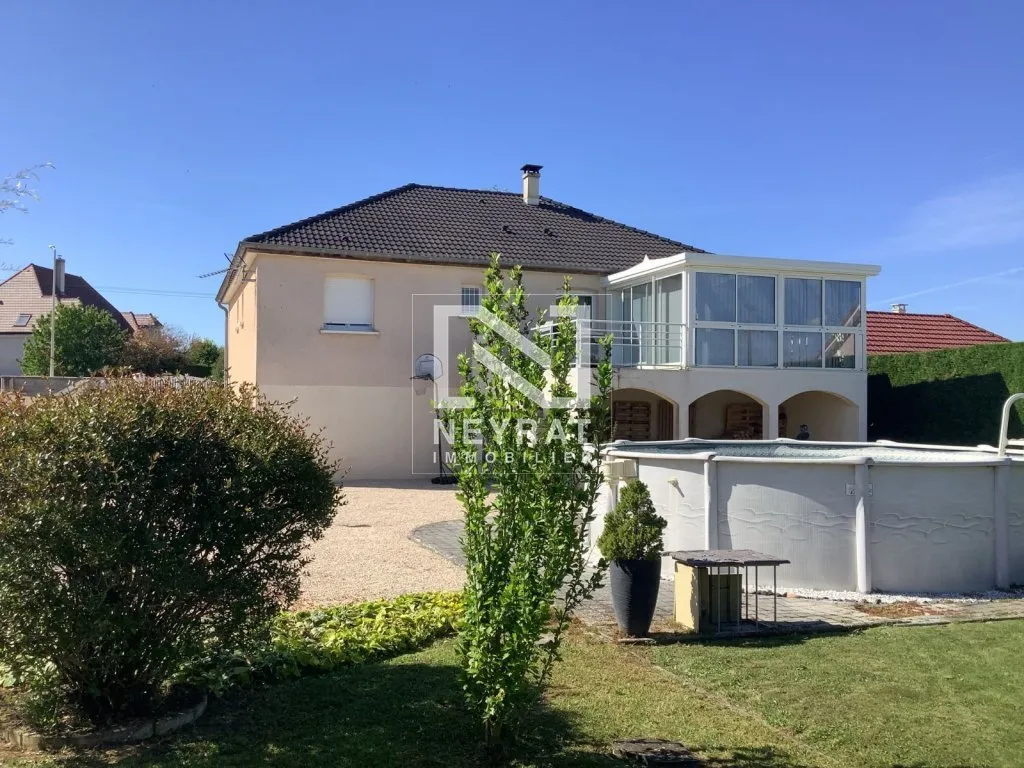 Extérieur - Maison Familiale avec Sous-sol à Izeure