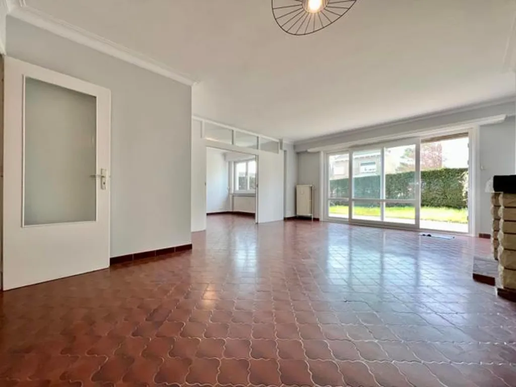 Séjour - Appartement de rez-de-chaussée avec jardin à Stockel