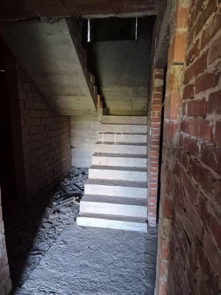 Toad - Under-Construction House with Full-Height Attic in Gornja Stubica