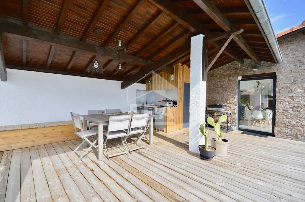 Terrasse - Maison Rénovée avec Piscine à Gujan-Mestras