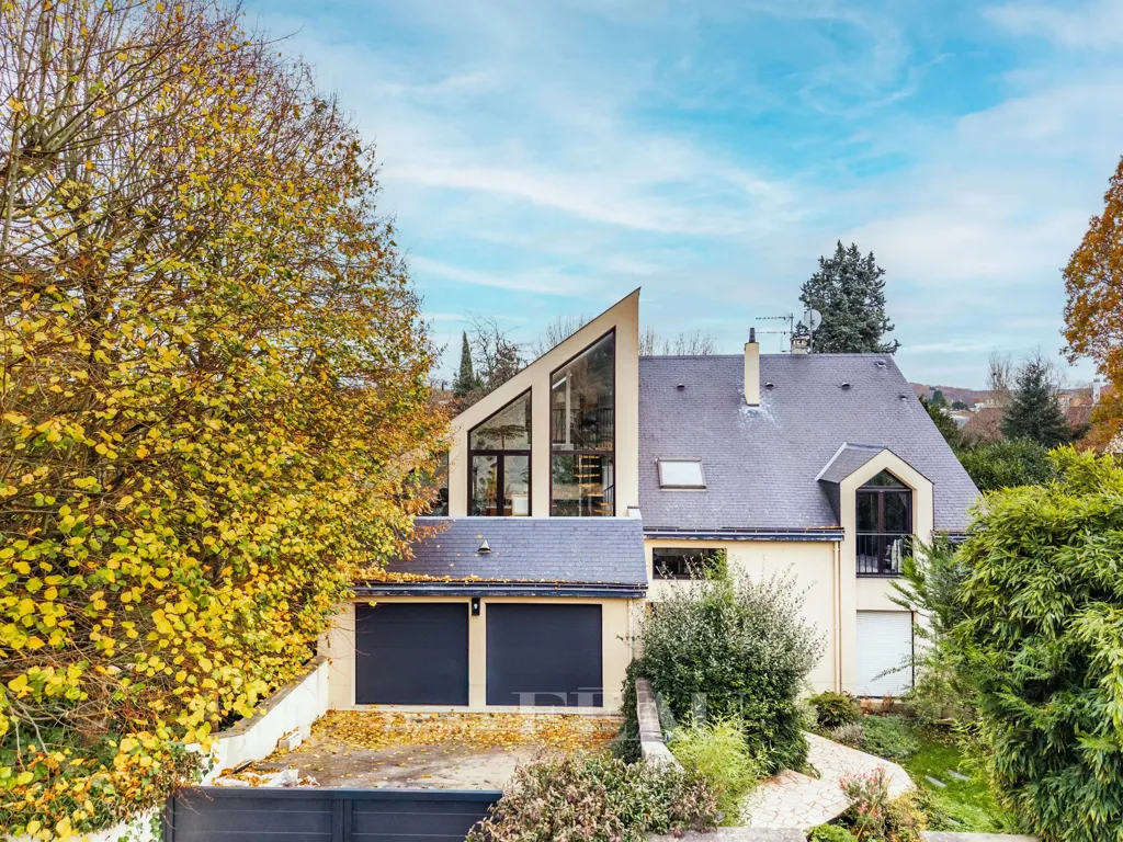 Õhuvaade - Architect-Designed House with Terrace in Bougival