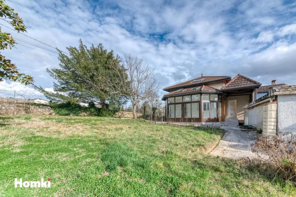 Extérieur - Maison T6 avec Studio Indépendant à Sainte-Consorce