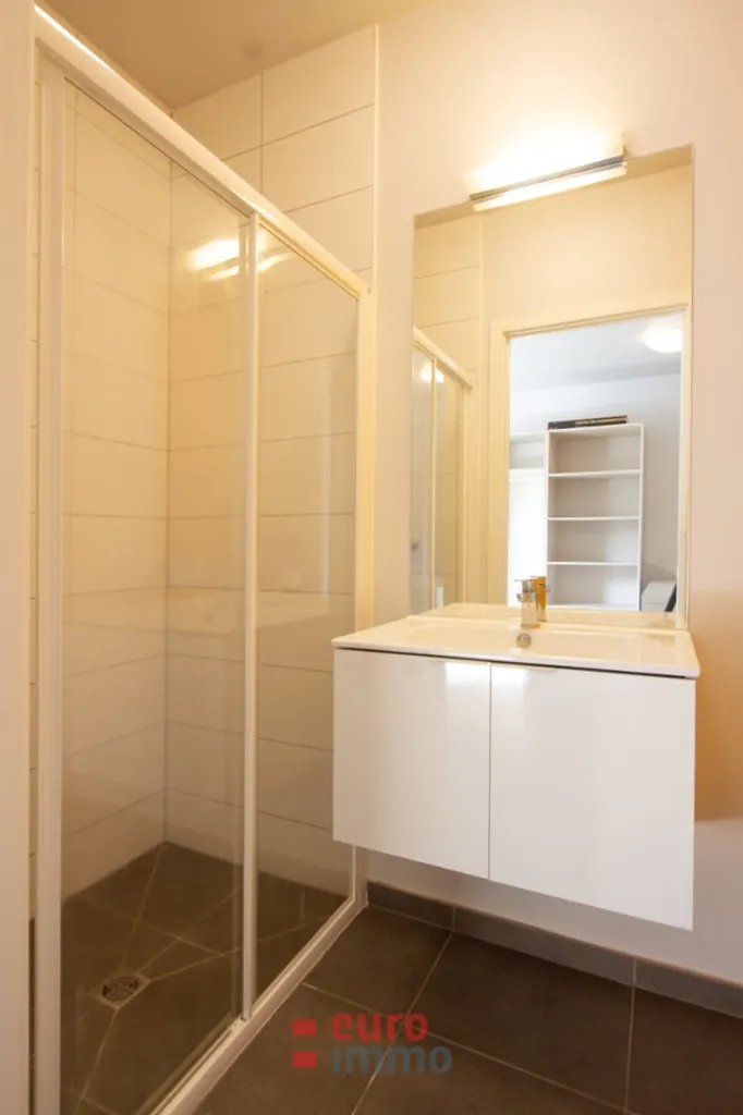 Vannitoad - Spacious Student Studio with Terrace in Bruges