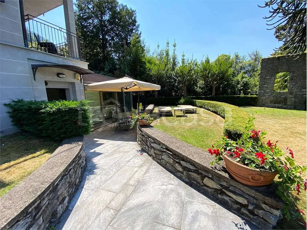Giardino - Appartamento con vista lago e giardino a Faggeto Lario