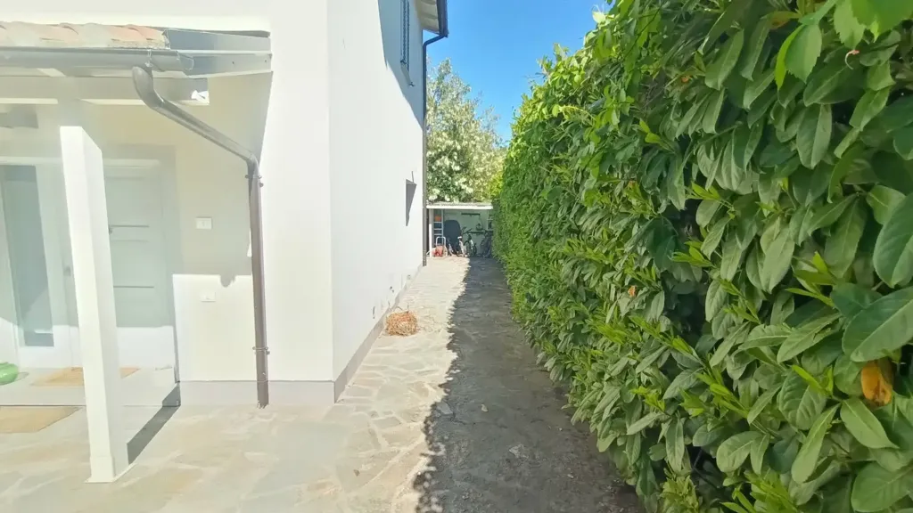 Jardin - Villa with Private Park in Rignano Sull'Arno